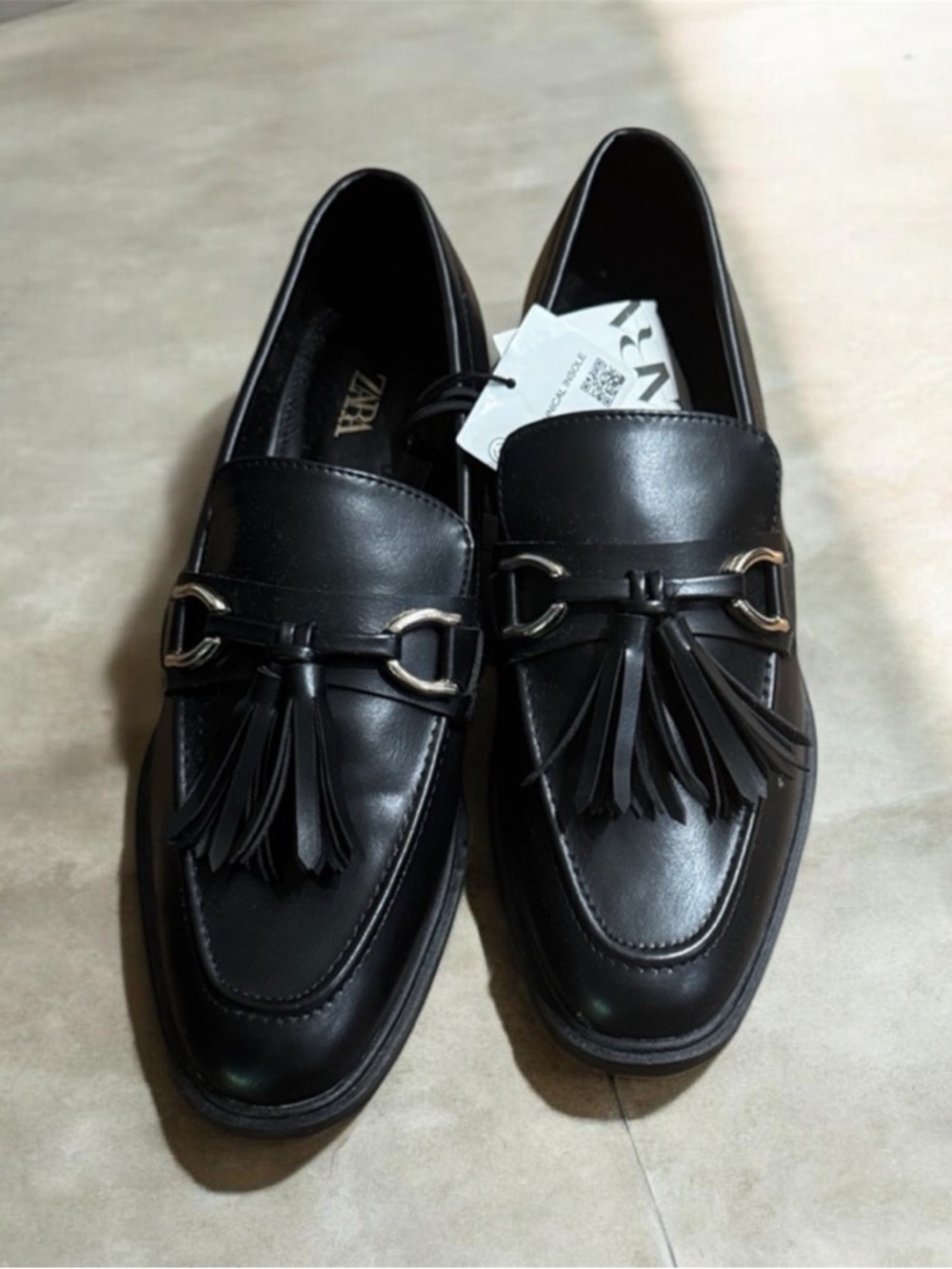 Zara Women’s black Leather Loafers with Tassels New with Tags Size 39 - Picture 2 of 4